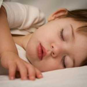 Elevii mai mici au nevoie să doarmă timp de cel puțin zece ore