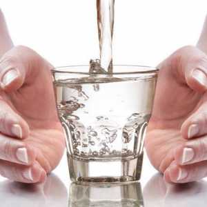Este posibil să se piardă în greutate, dacă bea o mulțime de apă?